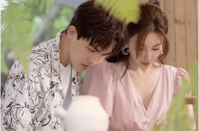 这是什么意思我们两个一个直男+一个直女+不适合在一起+只适合做兄弟+我明？游戏画面
