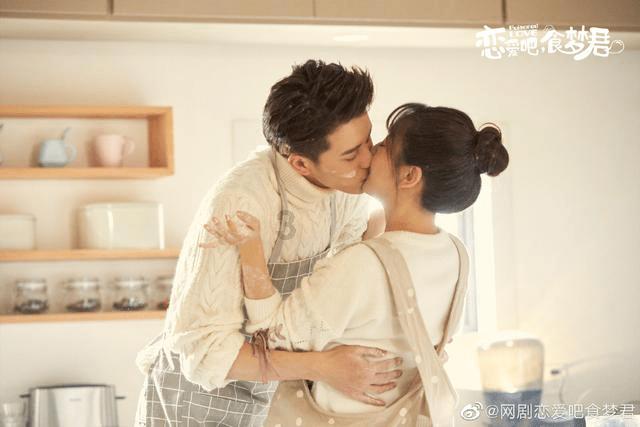 小球进黑洞