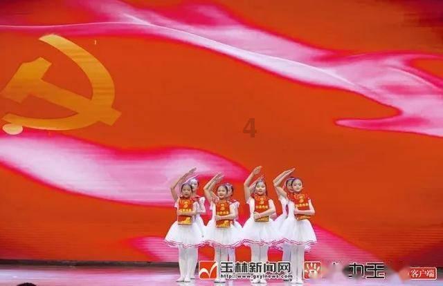 老军阀落魄至极，张作霖却拿来女儿照片奉承道：老兄，随便挑！