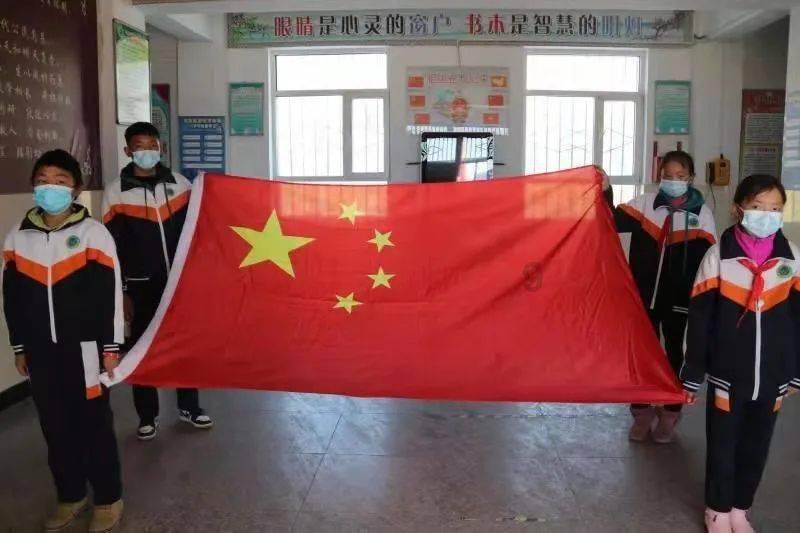 小猪佩奇的公主裙