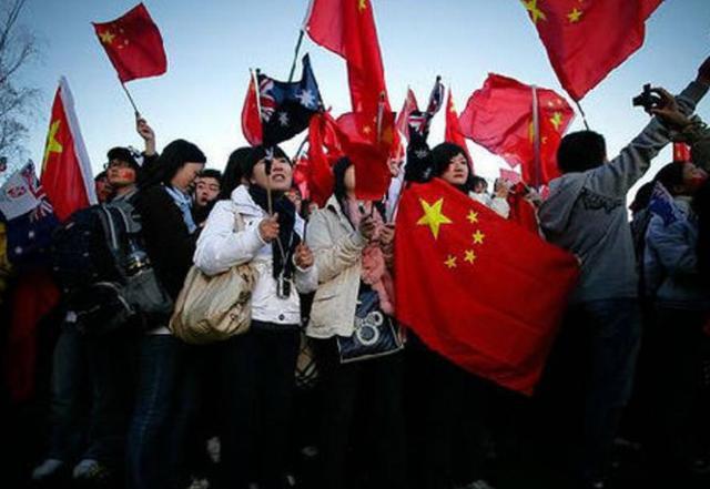 微信怎么听别人转发的语音？