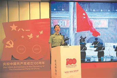 李连杰携妻女出游，62岁利智笑容慈祥老态尽显