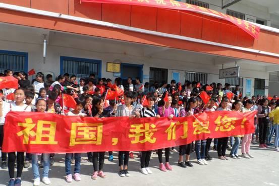 春运首日成都公交集市开幕