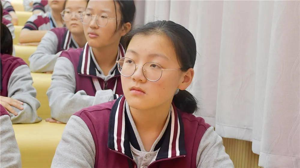 你学生时代的班主任做过什么让你记忆深刻的事情？游戏画面