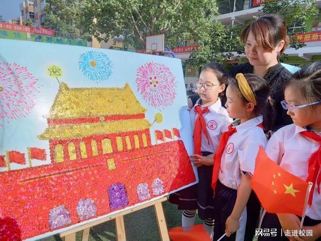 逃离黑与白的房间