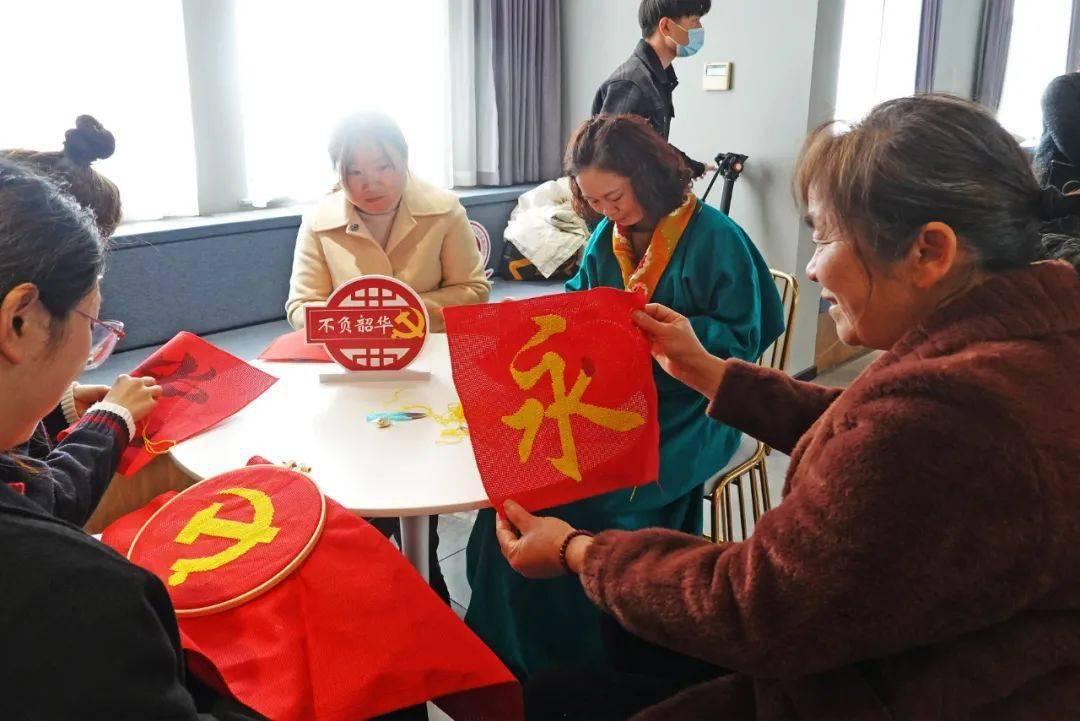 你认为捡到手机应该无偿归还吗？游戏画面