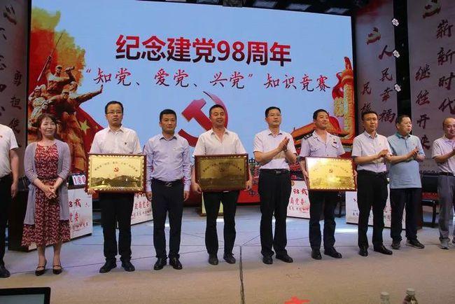 15岁少年开车“兜风”被抓!