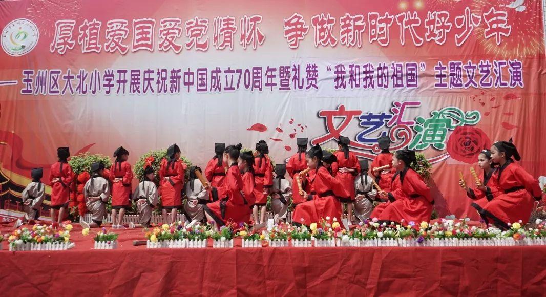 66张图片看世界：清乾隆时期的金色天球仪，瑞典贵妇的小便器具