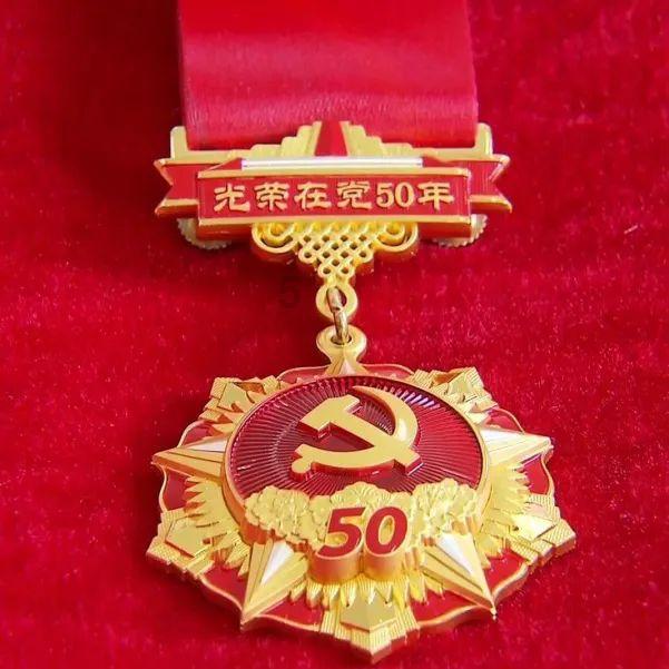 图片报：因英格兰生活习惯影响，凯恩在葡萄牙咖啡厅没给小费