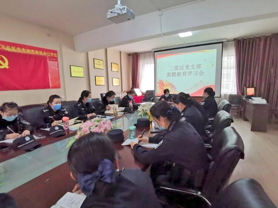带帽男孩大冒险