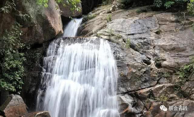 鲍峰庭走访慰问地级老同志和困难职工