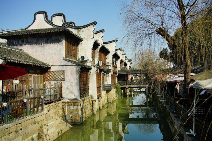 小球进黑洞