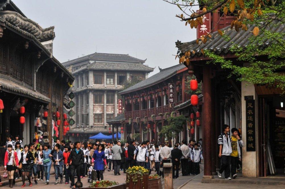 冬至是我国的传统节日之一，那么冬至各地都有哪些习俗呢？
