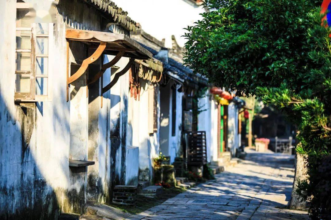 镇宁自治县综合行政执法局开展节前市容市貌综合整治