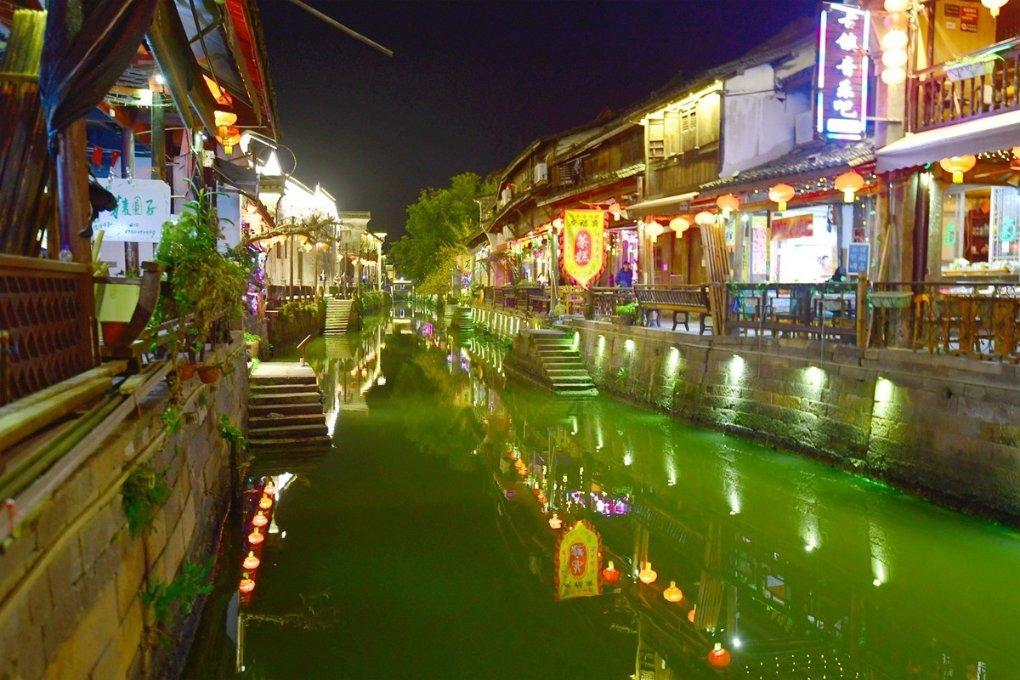 曾毓群豪赌锂电池七年登上铁王座 宁德时代遭“去宁王化”市值蒸发9300亿