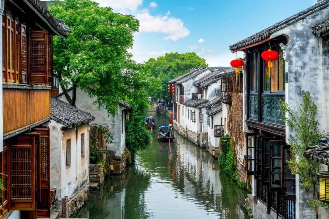 小同学被地主娃欺负当马骑，少年杨靖宇气不过把地主娃找到小屋中