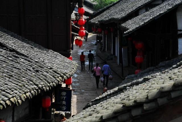 寒假第一天，学生们在此追寻英雄故事