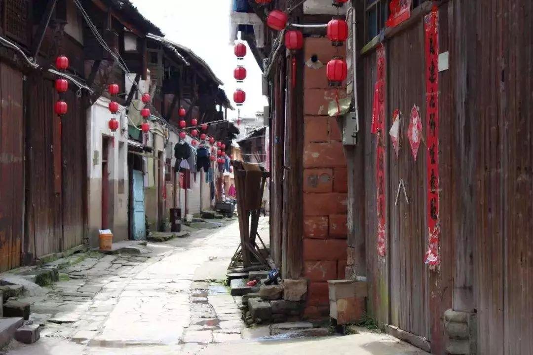 保平争胜拼出线，国足须力争进球！