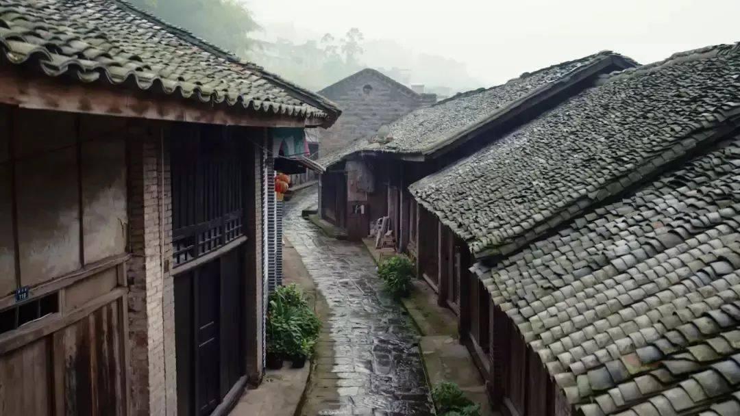 逃离部落洞穴